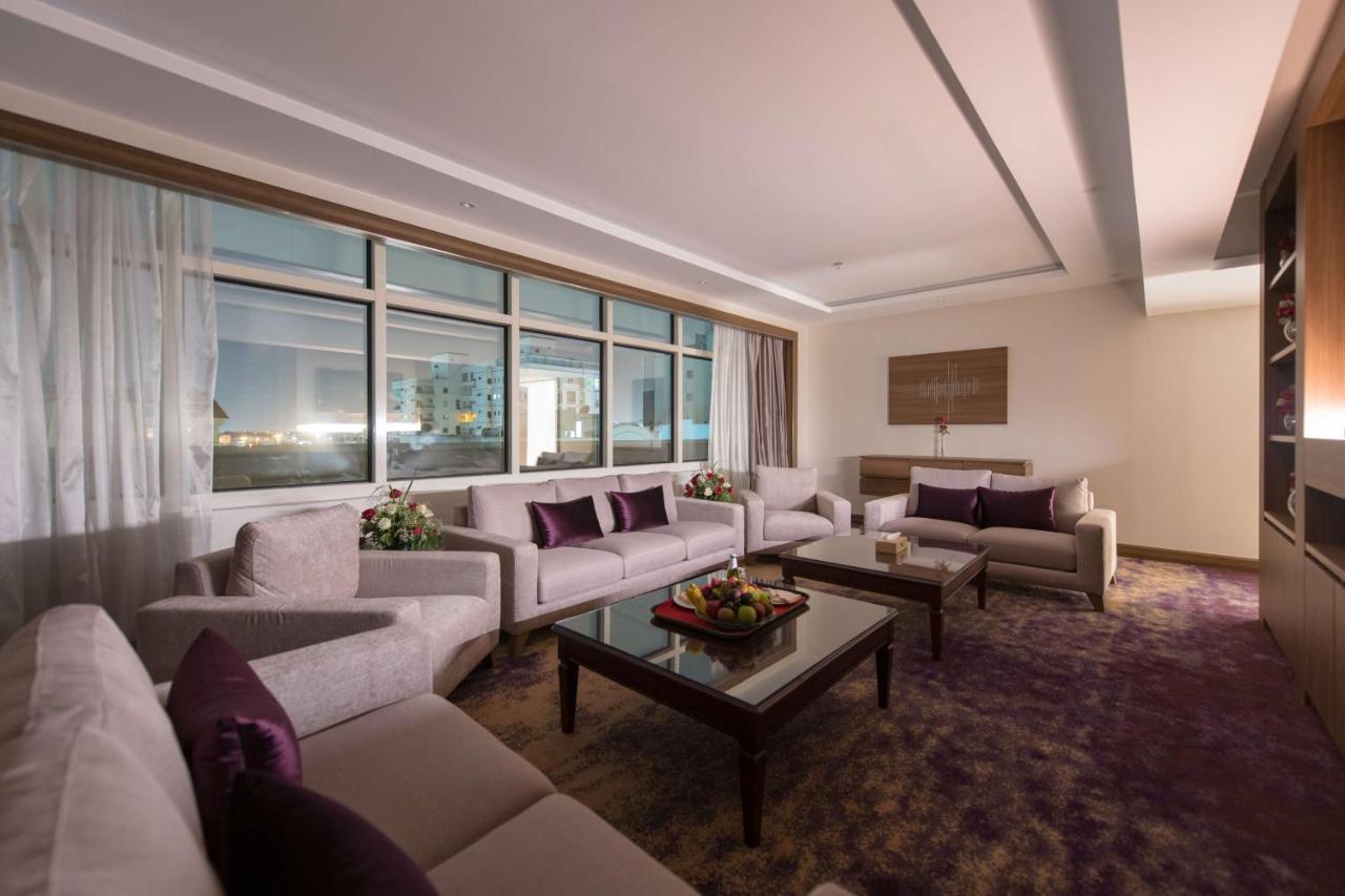 Ramada By Wyndham Continental Jeddah Hotel Ngoại thất bức ảnh
