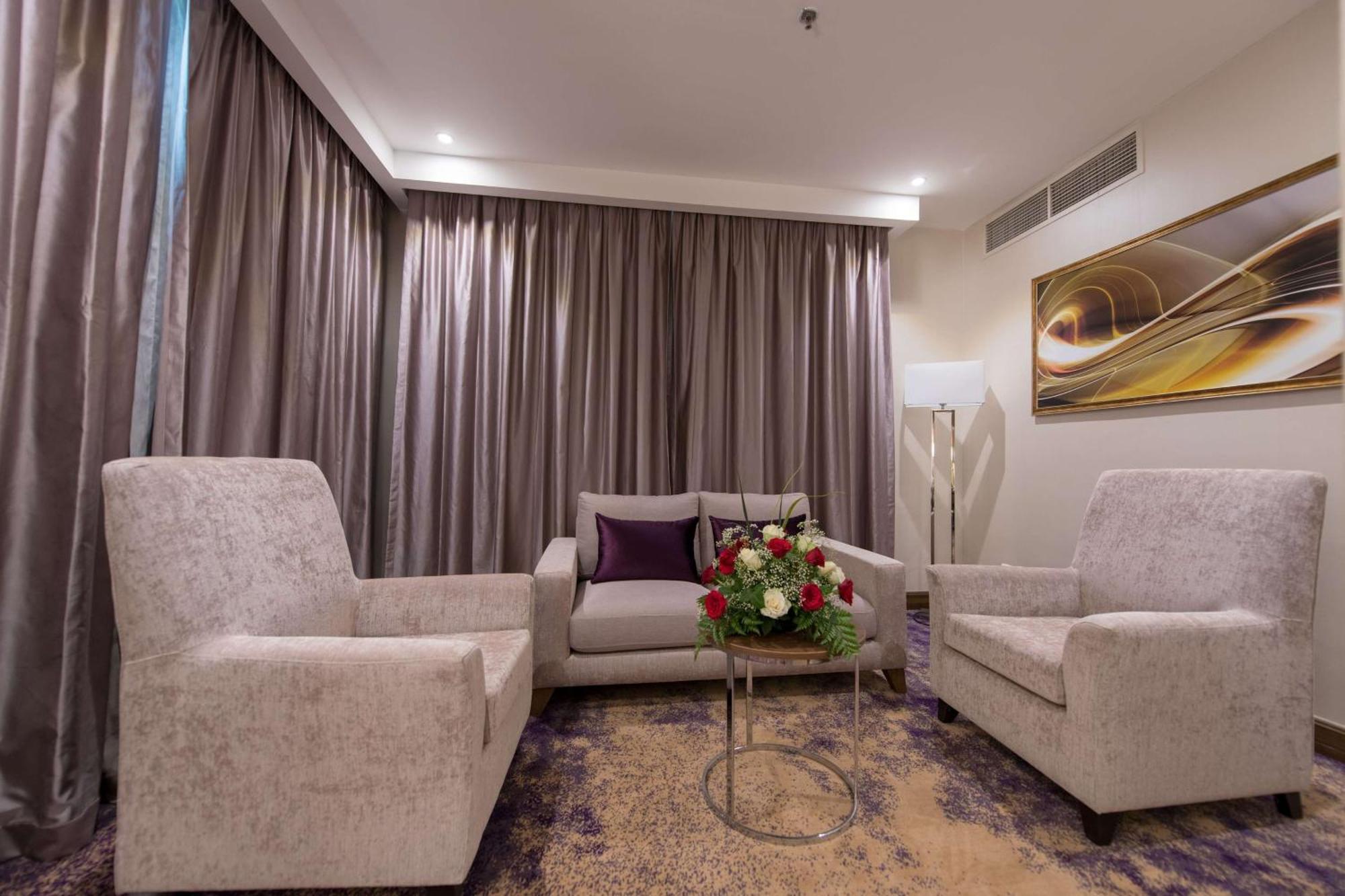 Ramada By Wyndham Continental Jeddah Hotel Ngoại thất bức ảnh