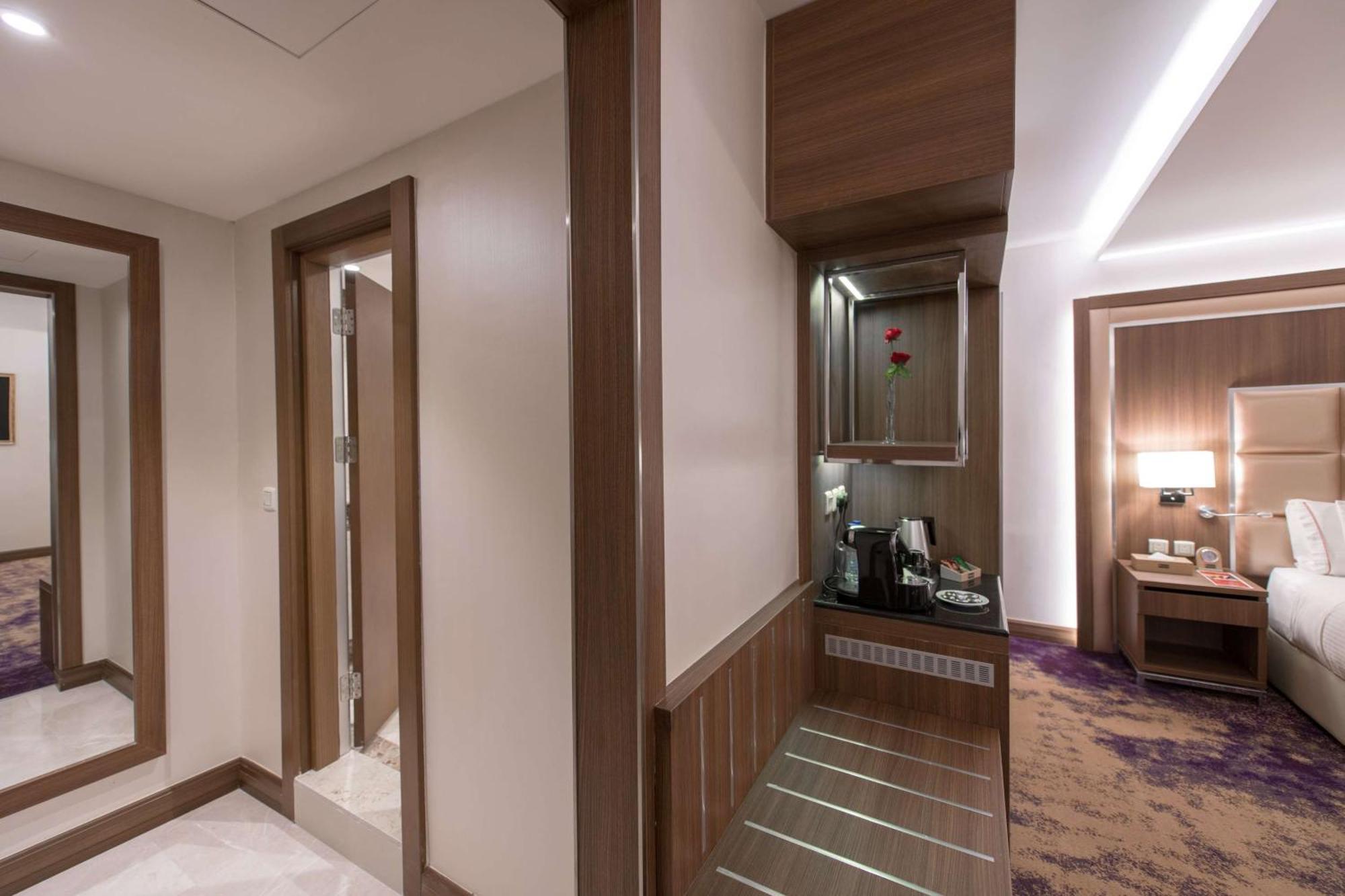 Ramada By Wyndham Continental Jeddah Hotel Ngoại thất bức ảnh
