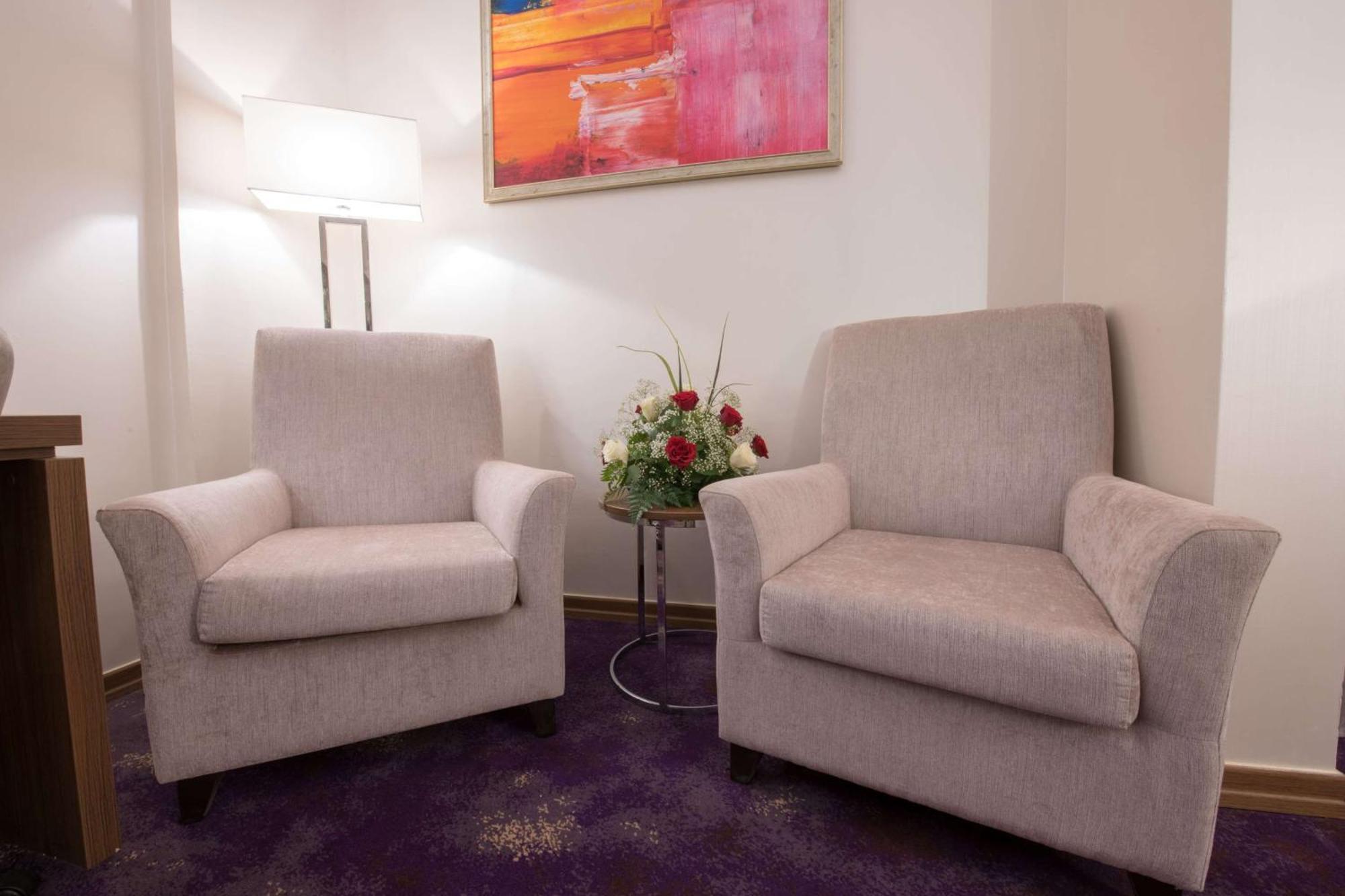 Ramada By Wyndham Continental Jeddah Hotel Ngoại thất bức ảnh