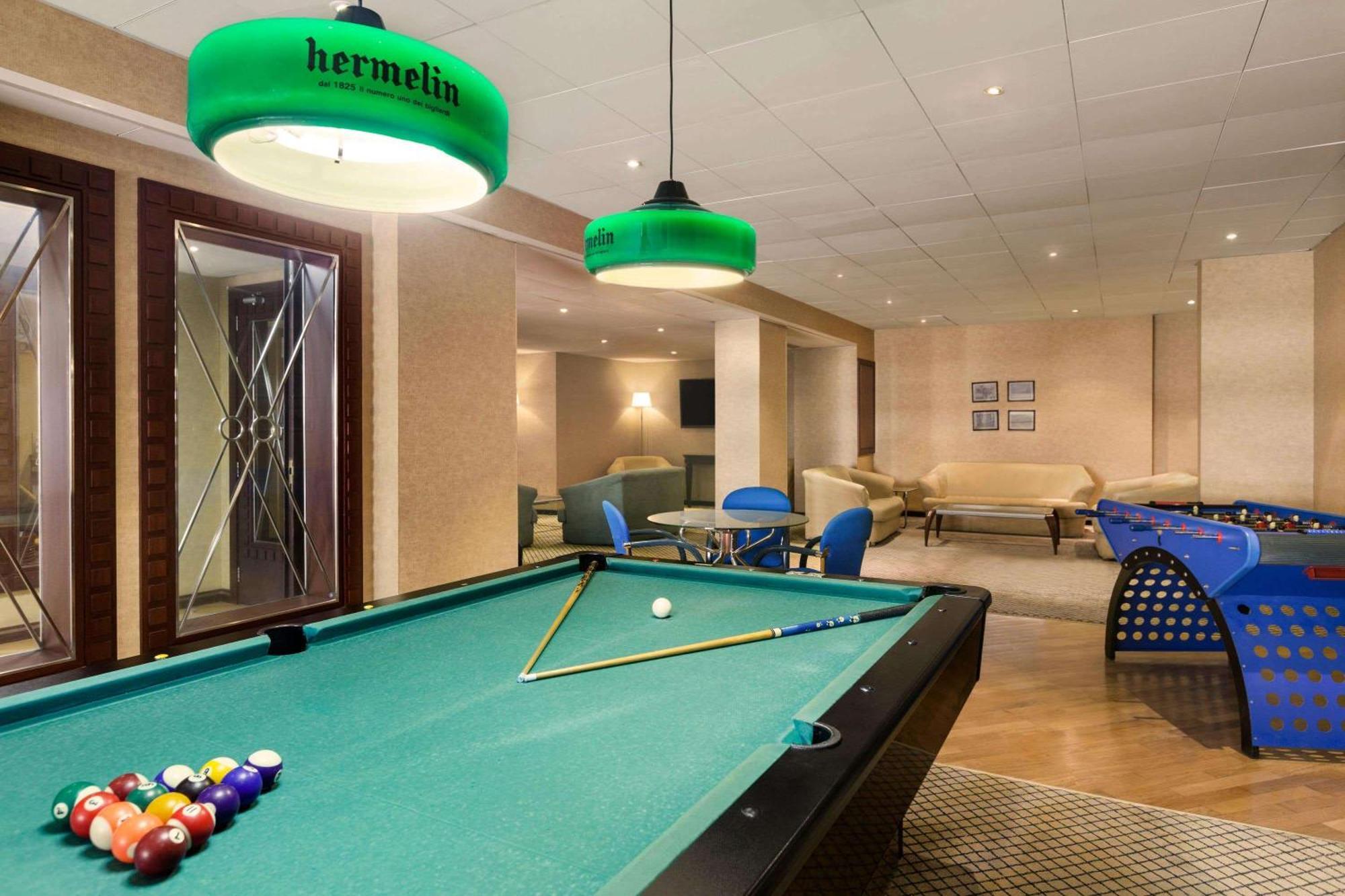 Ramada By Wyndham Continental Jeddah Hotel Ngoại thất bức ảnh