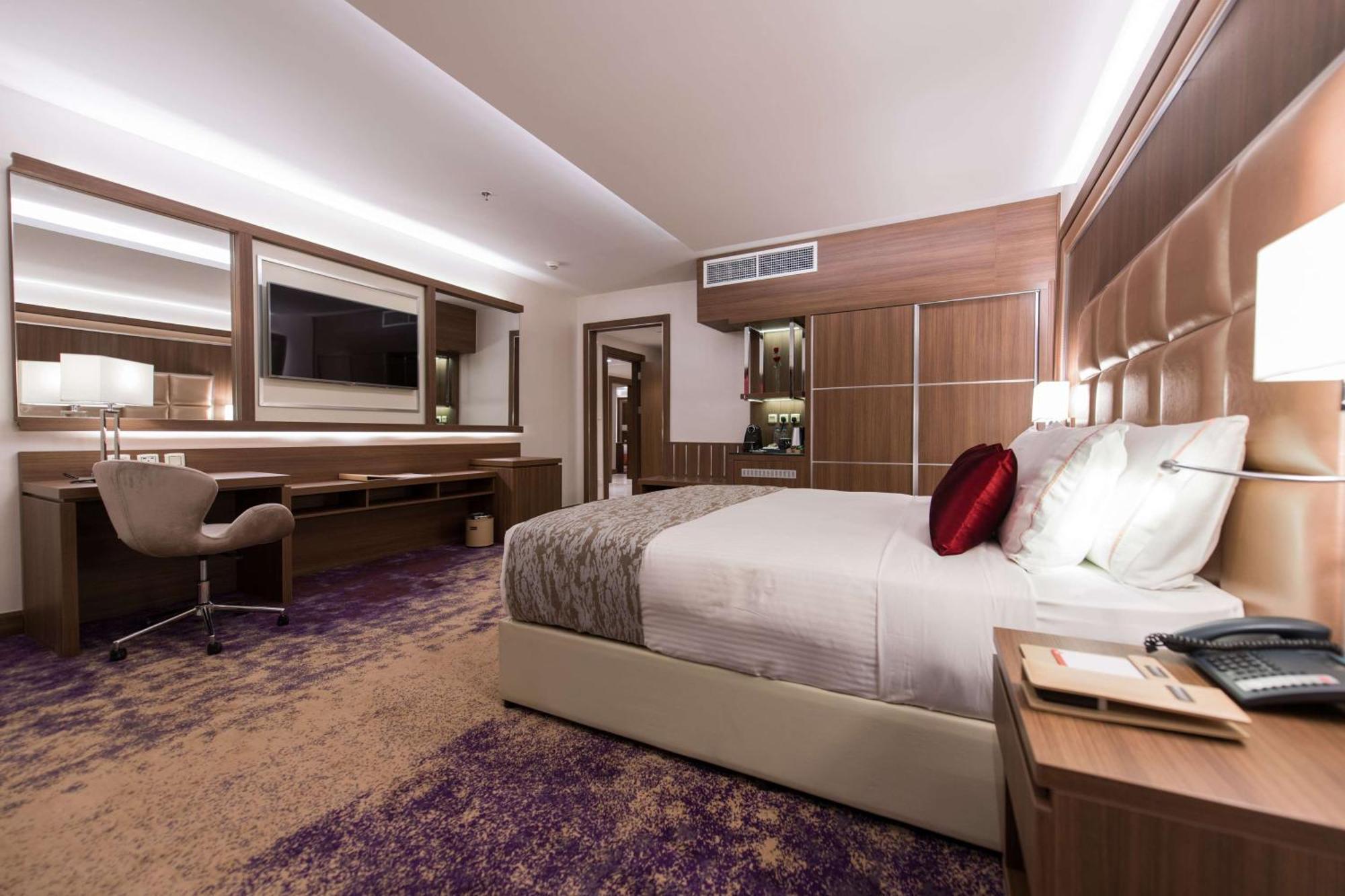 Ramada By Wyndham Continental Jeddah Hotel Ngoại thất bức ảnh