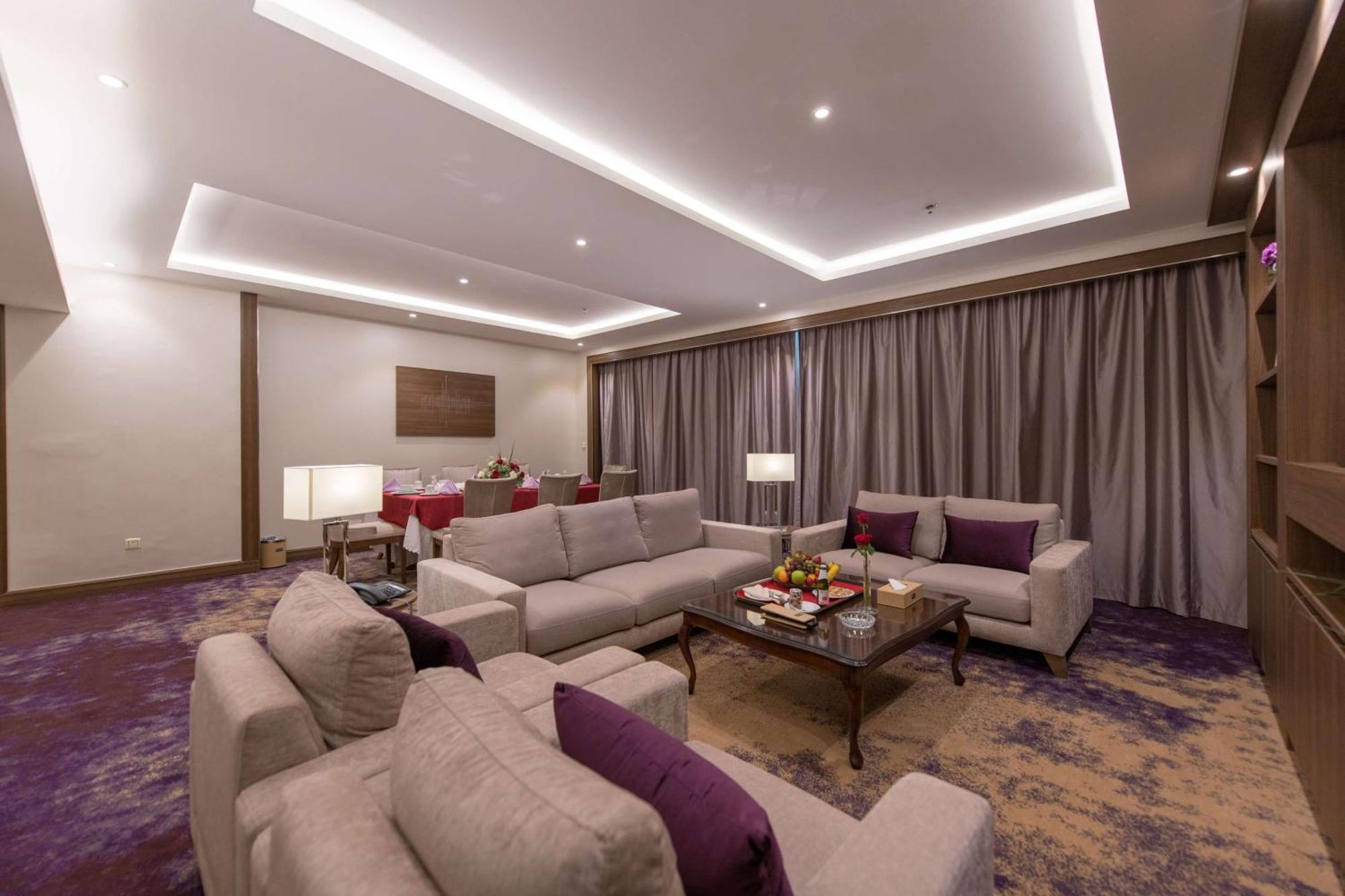 Ramada By Wyndham Continental Jeddah Hotel Ngoại thất bức ảnh
