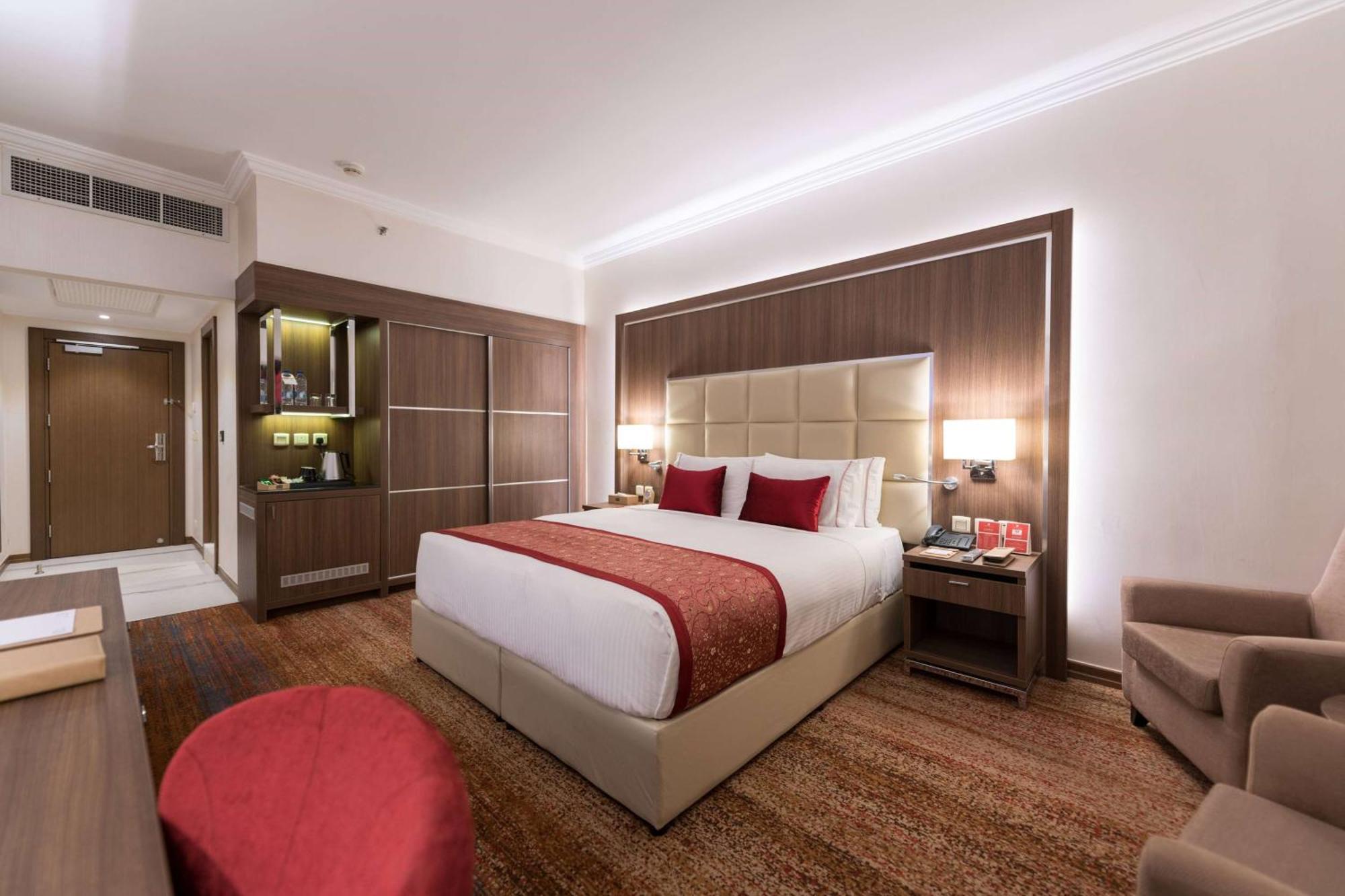 Ramada By Wyndham Continental Jeddah Hotel Ngoại thất bức ảnh