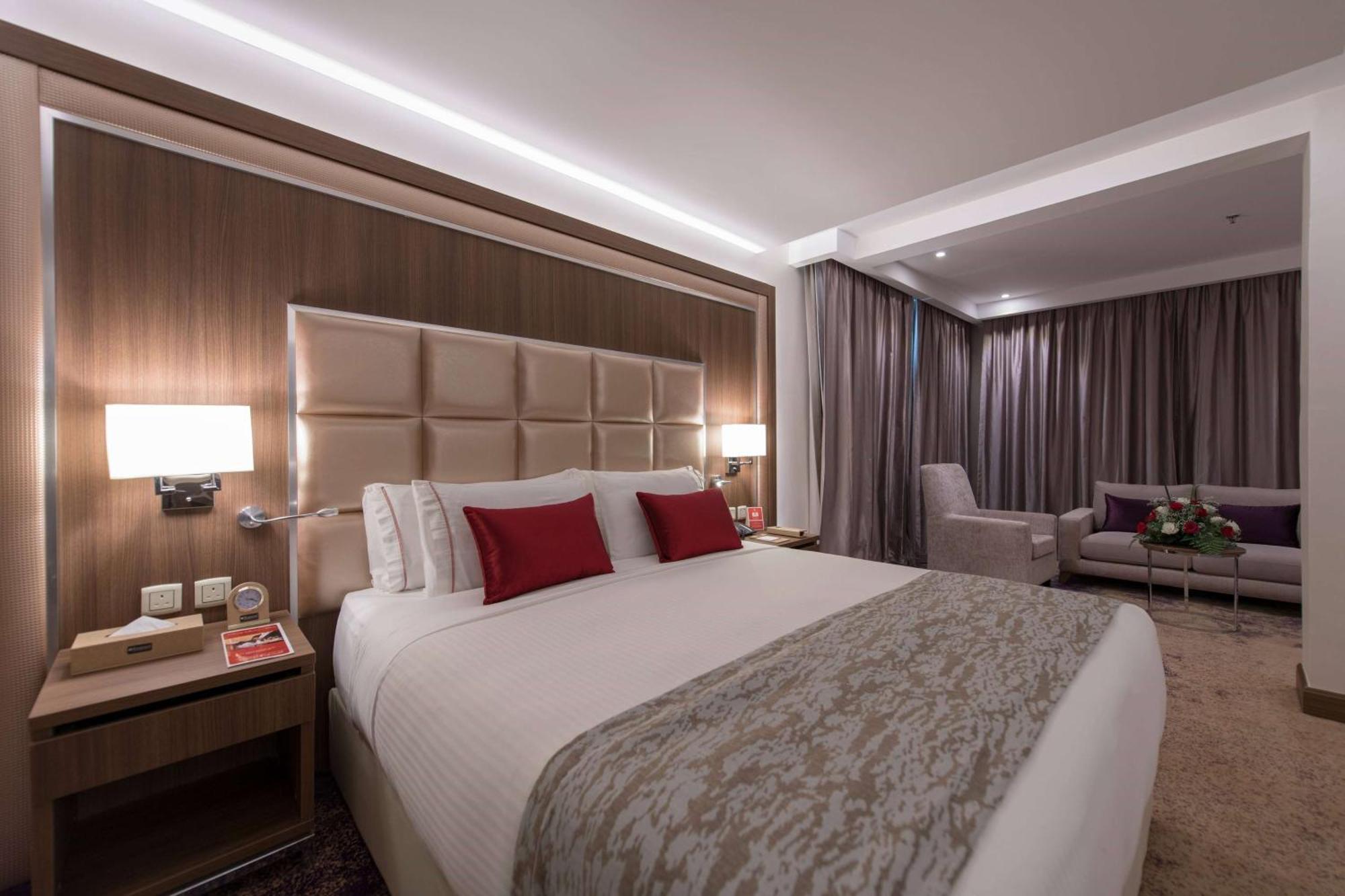Ramada By Wyndham Continental Jeddah Hotel Ngoại thất bức ảnh
